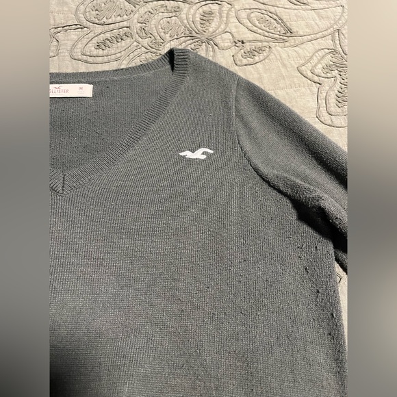 Hollister v-neck sweater, size M, olive green, excellent condition - Picture 3 of 4